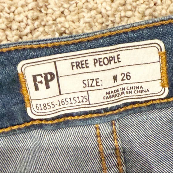 FREE PEOPLE WOMEN'S DARK WASH HIGH RISE JUST FLOAT ON FLARE JEANS size 26 5🌟 - Picture 8 of 16